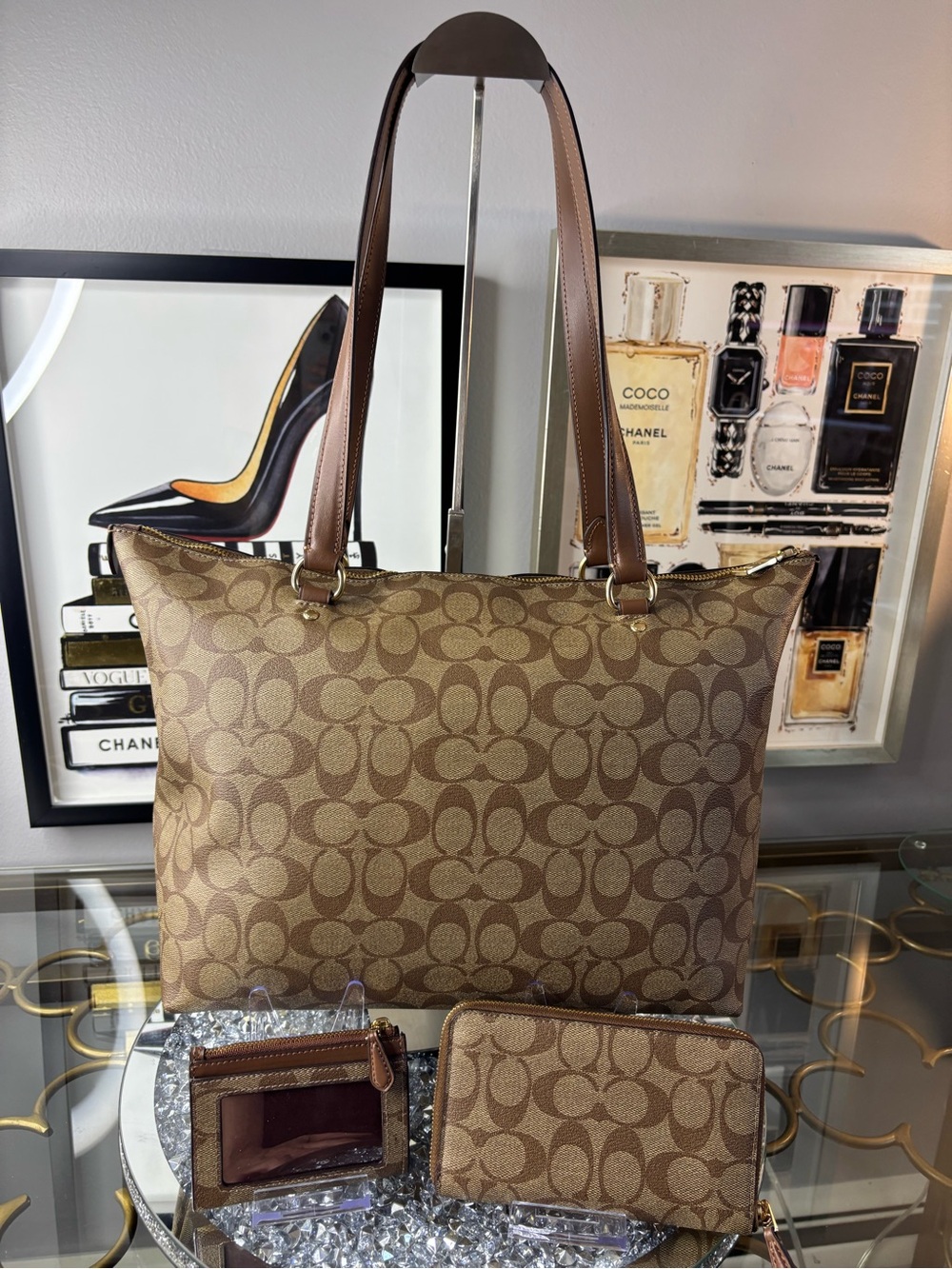 Coach 2020 Gallery Tote Bag in Signature Canvas w/ 2 matching wallets EUC - Picture 6 of 12